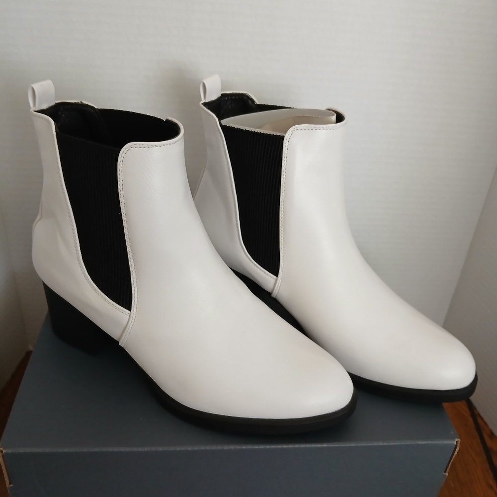 Melrose Ave Boots Womens Size 9 Block Heel Bootie 100%  White - Picture 2 of 7